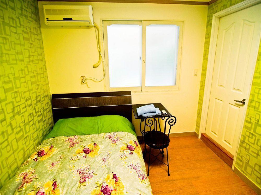 Kimchee Hongdae Guesthouse Сеул Екстер'єр фото