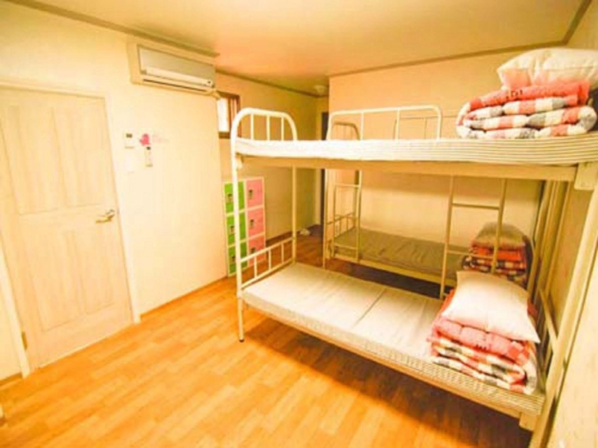 Kimchee Hongdae Guesthouse Сеул Екстер'єр фото