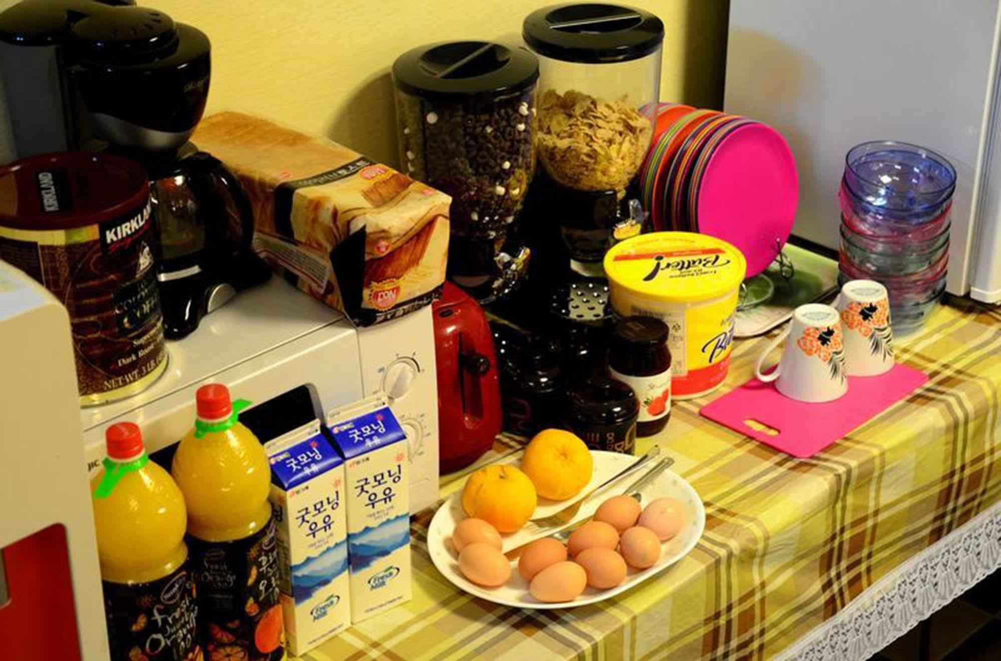 Kimchee Hongdae Guesthouse Сеул Екстер'єр фото